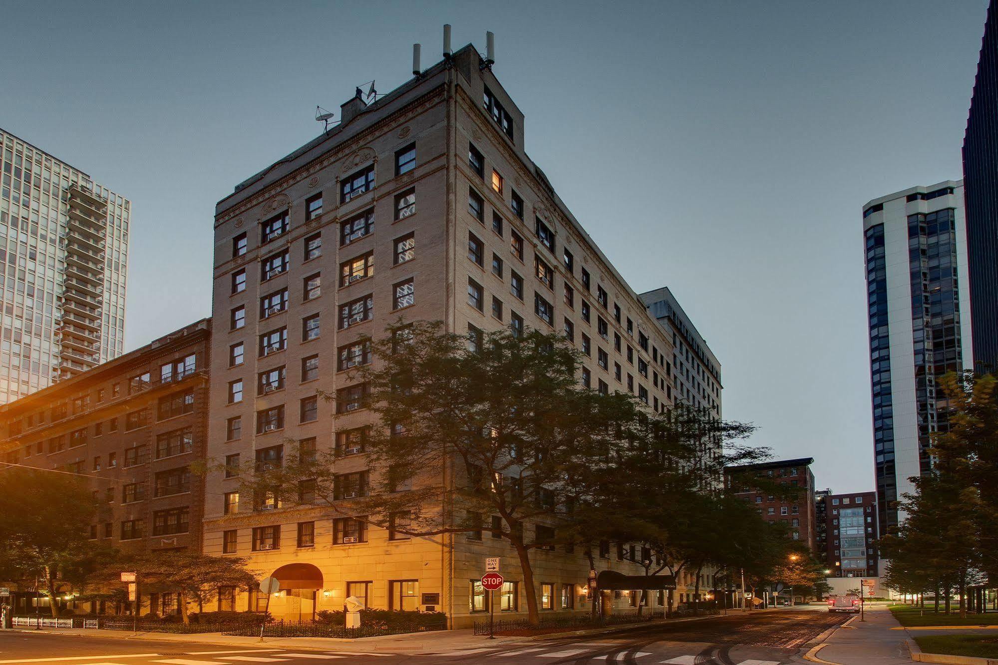 Dewitt Hotel And Suites Чикаго Экстерьер фото